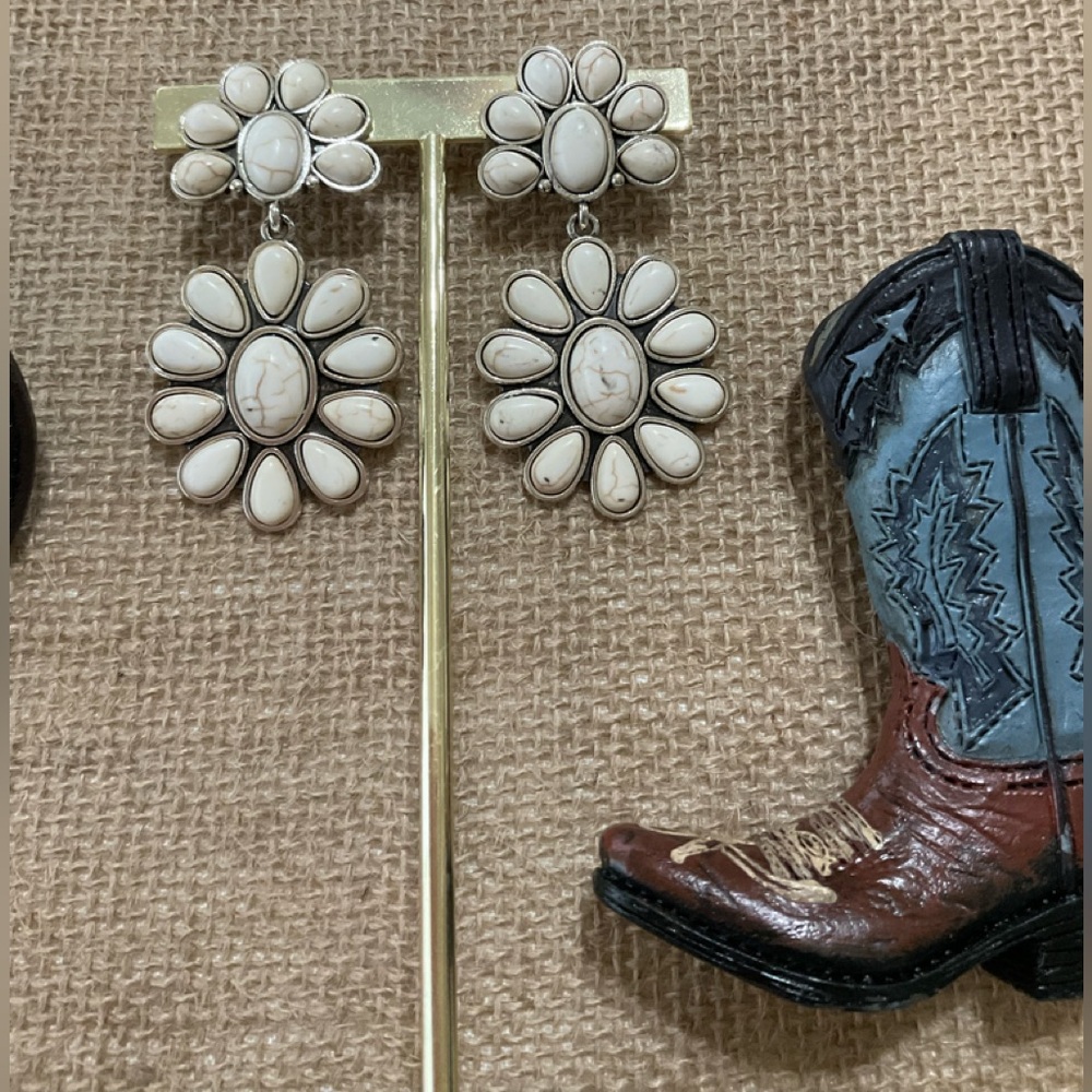 EARRINGS  WHITE STONE WESTERN